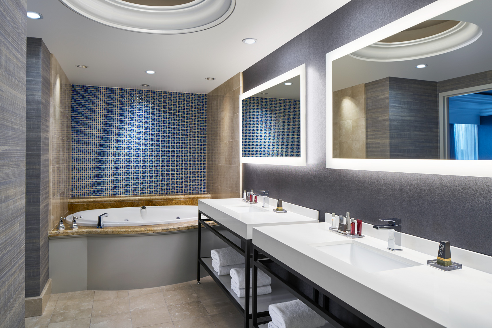Bethesda North Marriott Hotel & Conference Center - Presidential Bathroom