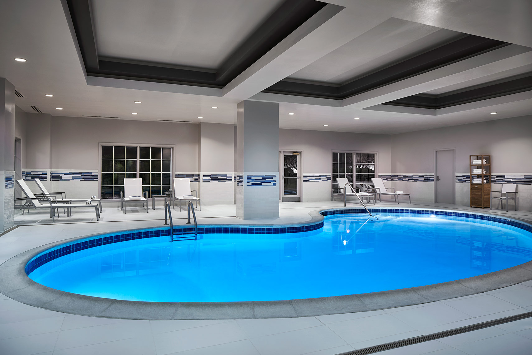Delta Hotel Norfolk Airport - Indoor Pool