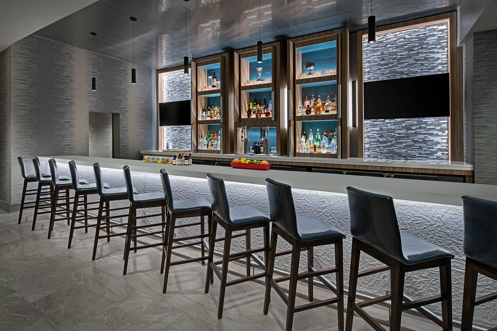 Delta Hotels Richmond Downtown - Quench Food and Spirits Bar